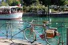 Ob mit dem Fahrrad, dem Boot oder zu Fuß: Am Lac d'Annecy ist es immer schön