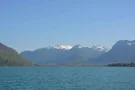Blick auf den Lac d'annecy und die dahinter liegenden Alpen